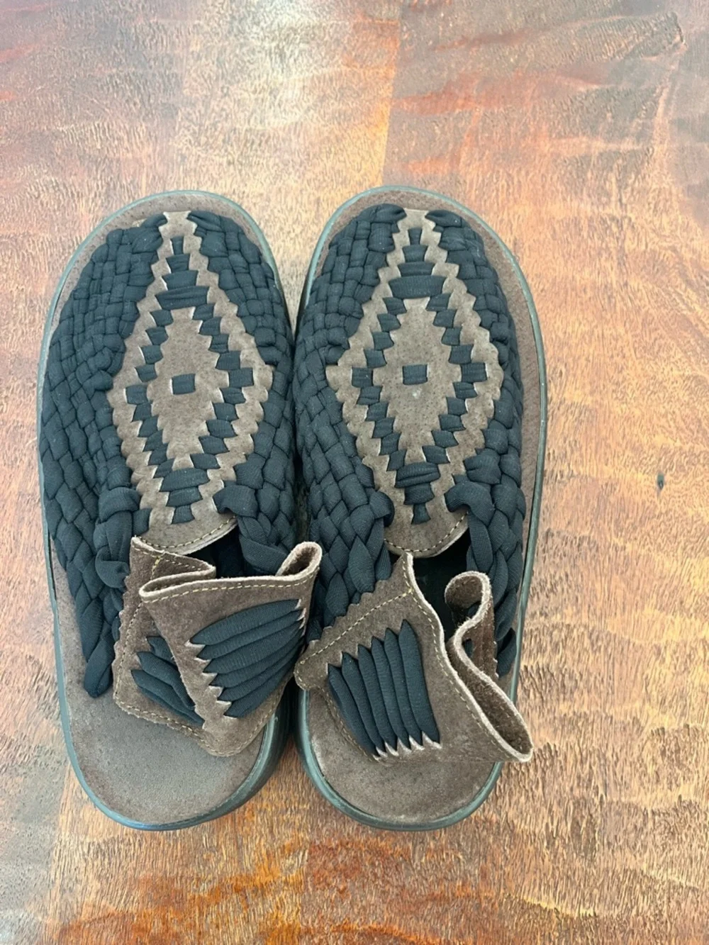 Unisex Hand Made In Mexico aztec Black Brown woven closed toe sandals Sz 6
